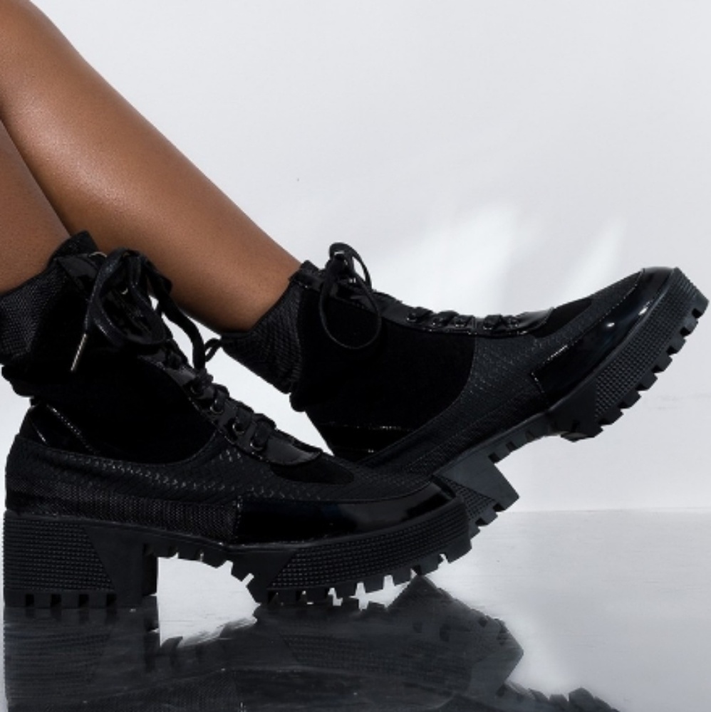 New Can't fool me lace up military boots NEED GONE